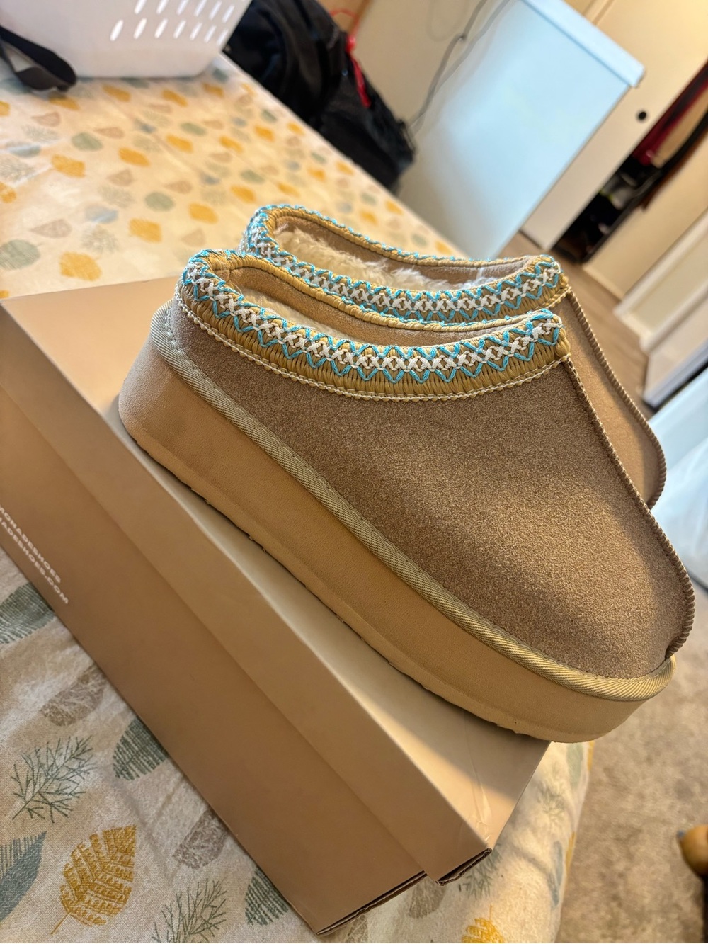 Women's Slip-On Platform Slippers in Tan with Turquoise Trim